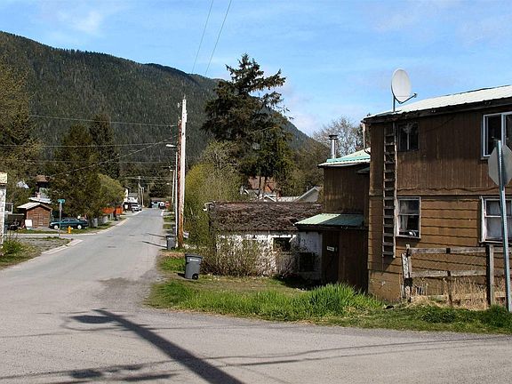 3rd image of 200 Park St