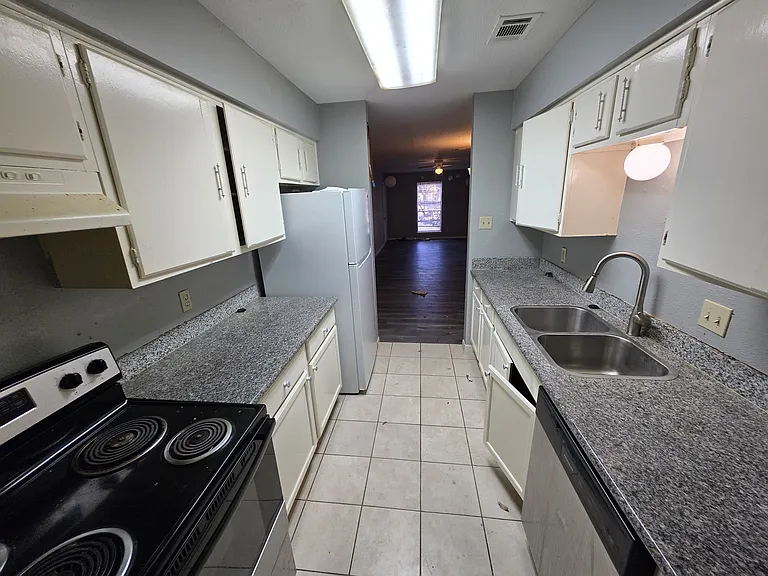 12816 Shannon Hills Dr — Photo 5
