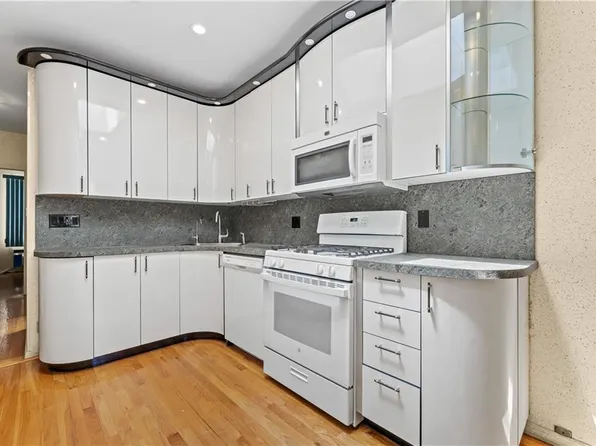 2726 East 27th Street image 9 of 29