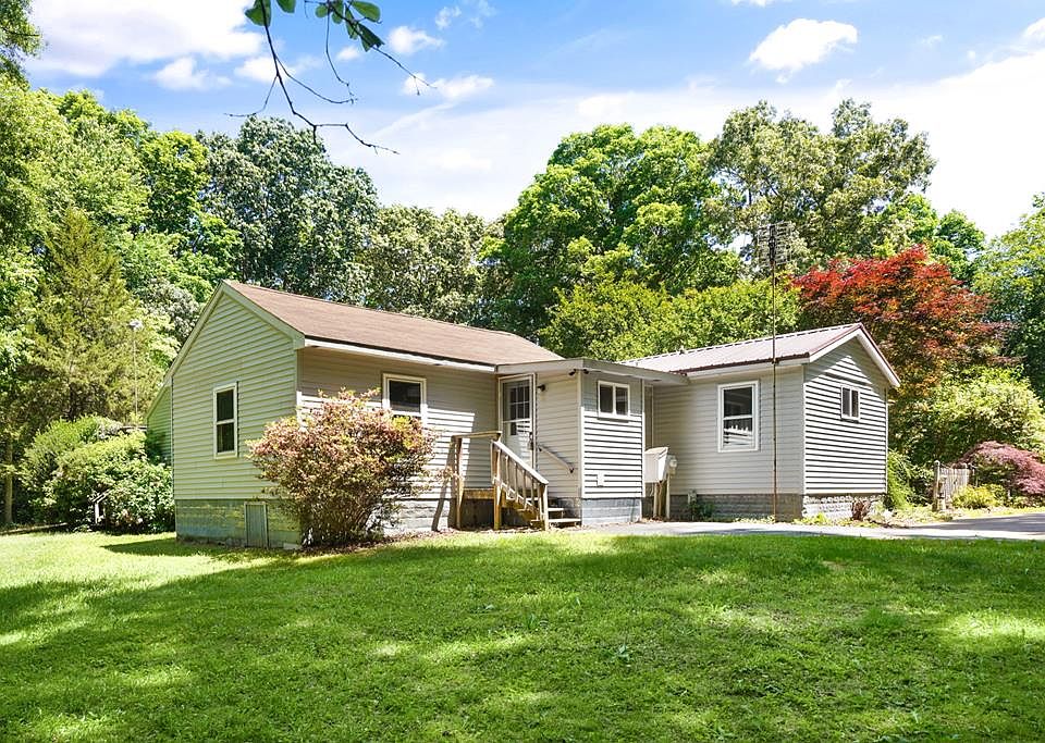 1st image of 32326 Cropper Ln