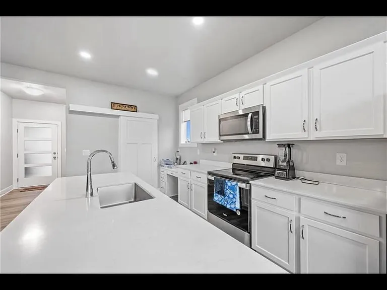 1445 SE Mesa Dr — Photo 7