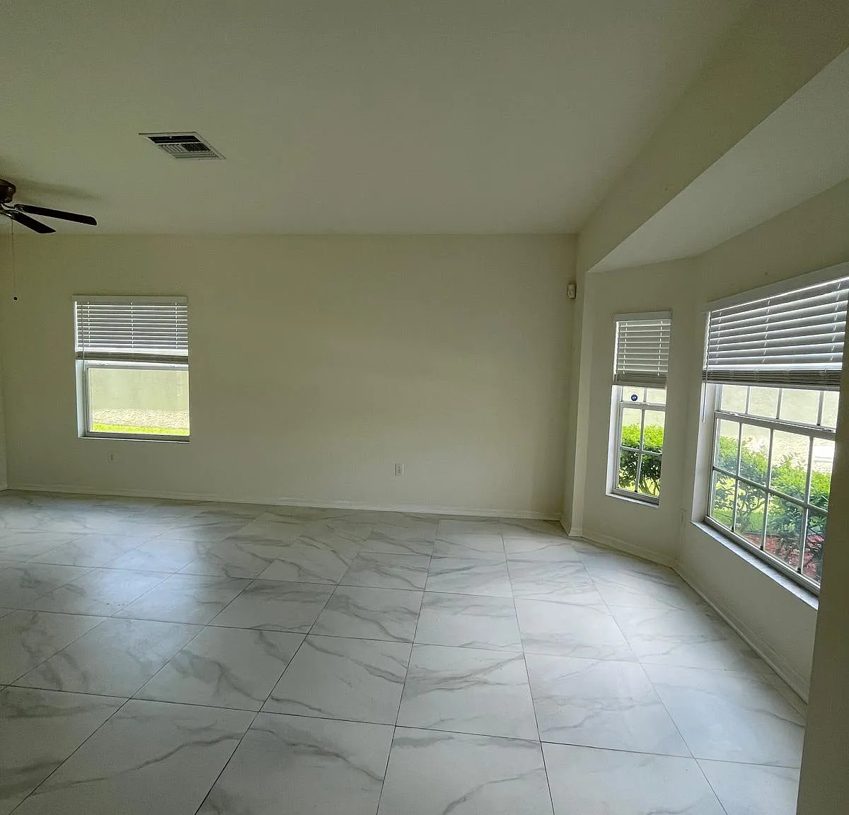 27512 Breakers Dr — Photo 4