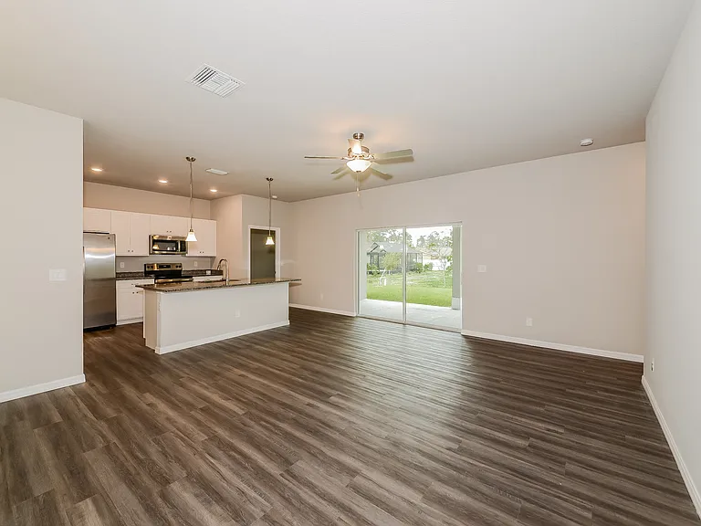 216 Prineville St — Photo 2