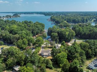 4055 Lake Shore Rd S, Denver, NC 28037