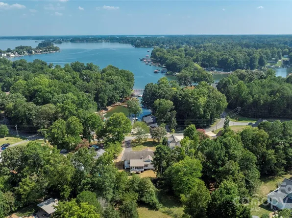 4055 Lake Shore Rd S, Denver, NC 28037