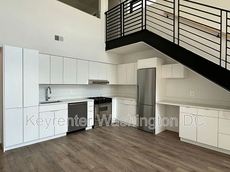 1460 Belmont St NW #204 — Photo 2