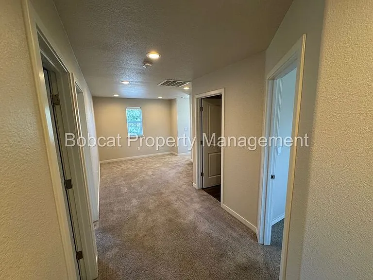 914 Garden Ct — Photo 20