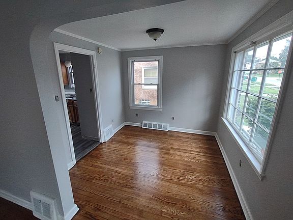 5th image of 18616 Waterbury Ave