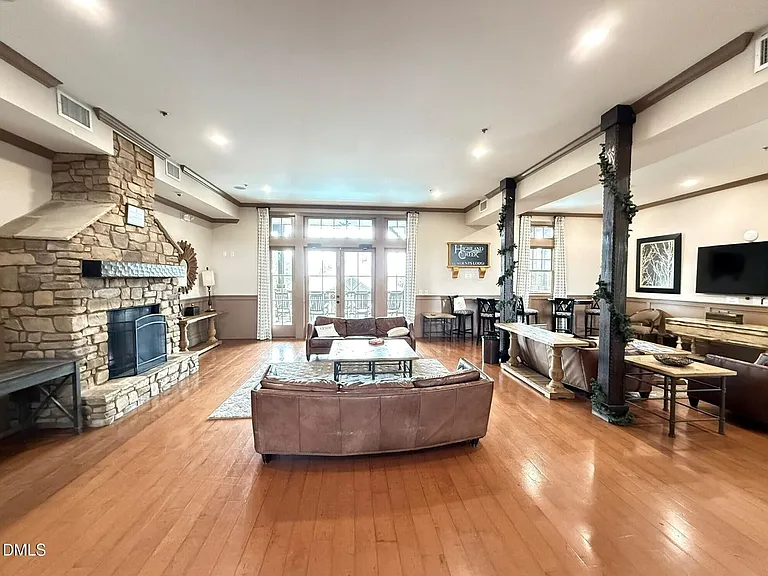 8527 Quarton Dr — Photo 32
