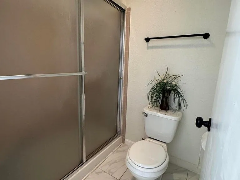 Primary bedroom bathroom