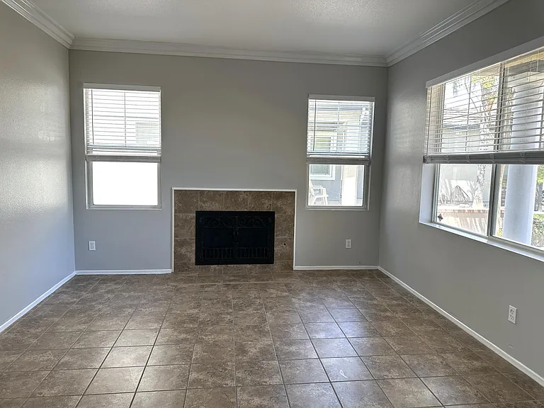 43435 Tylman St — Photo 4