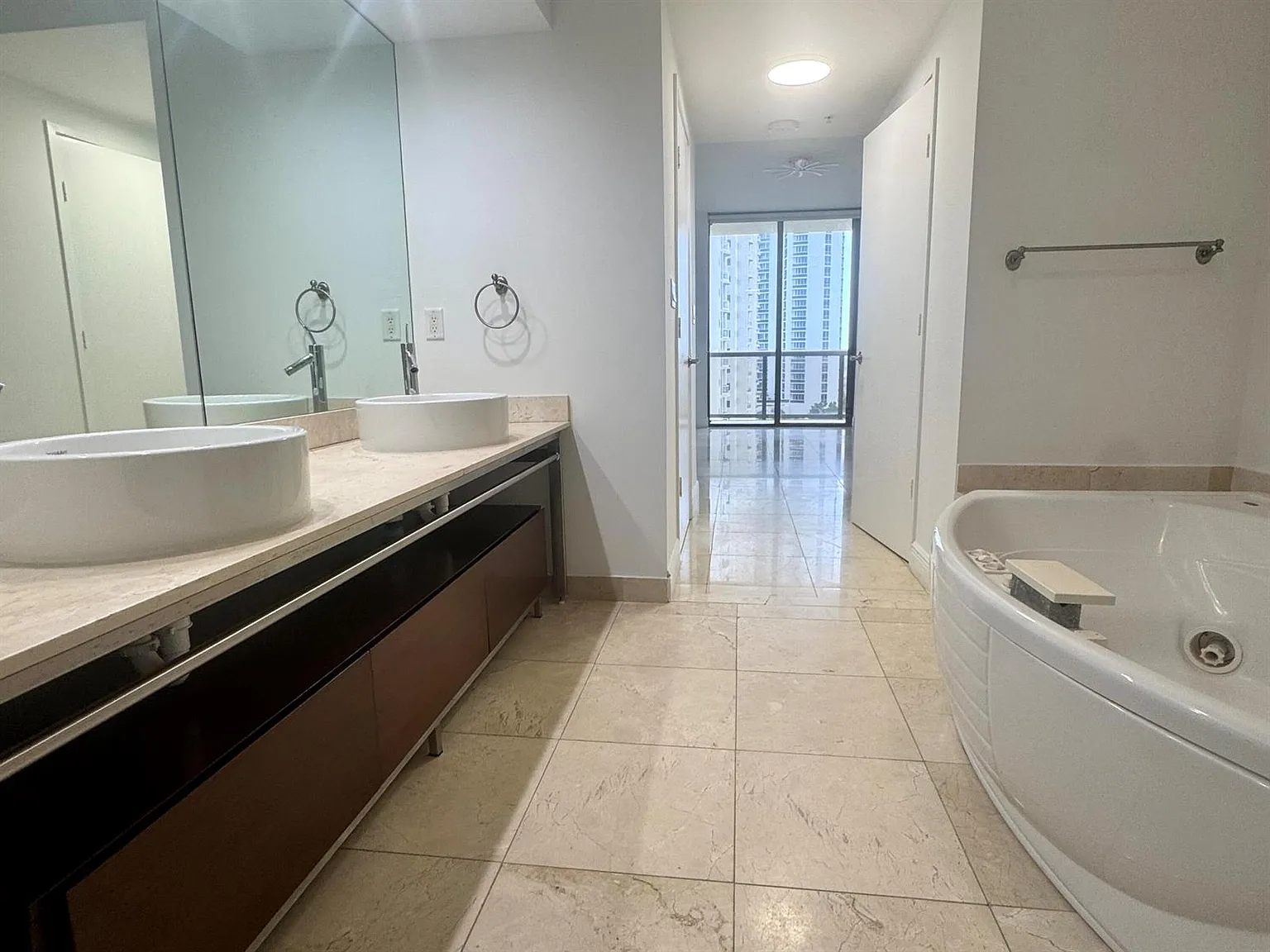 2 bed, 1342 sqft, $5,500 — Photo 3