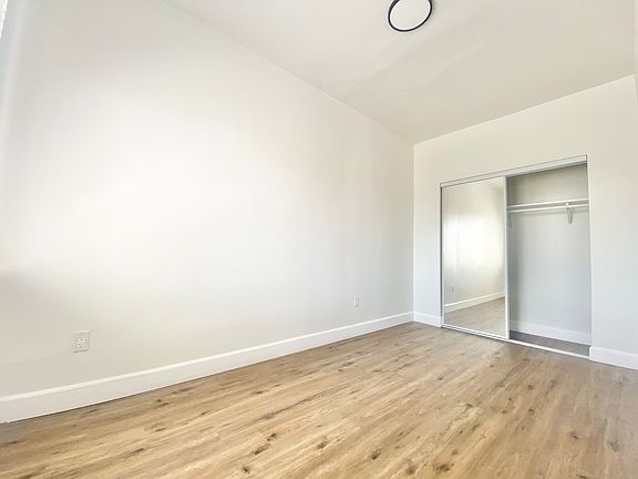 4th image of 260 S Mariposa Ave APT 209