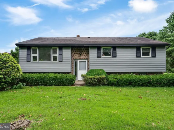 62 Manor Dr, Mohrsville, PA 19541