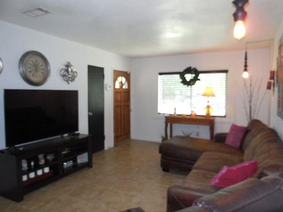 3rd image of 909 N Beech Ave