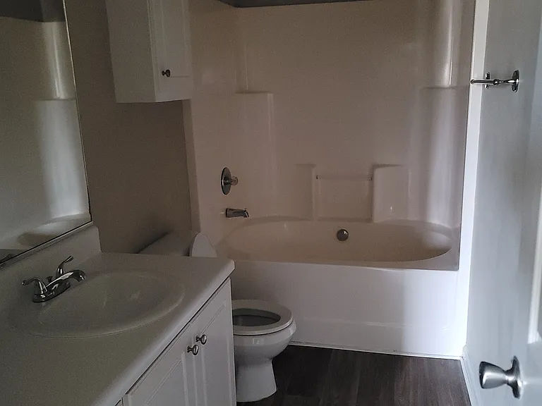 1252 Longpoint Dr — Photo 9