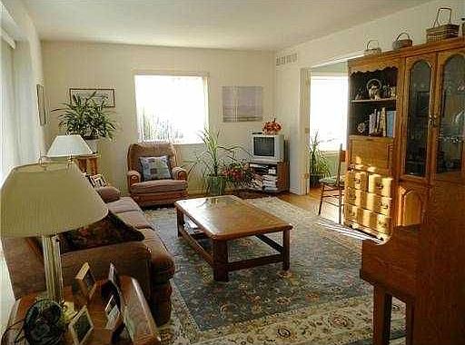 5th image of 3439 Yellowstone Dr