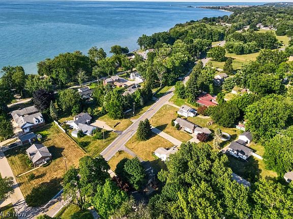 5th image of 3912 Lake Rd W