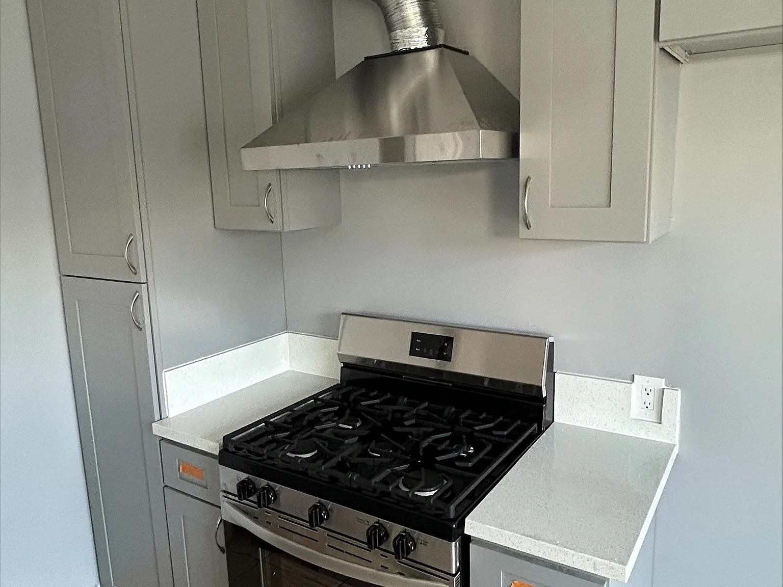 2 bed, 700 sqft, $2,100 — Photo 2