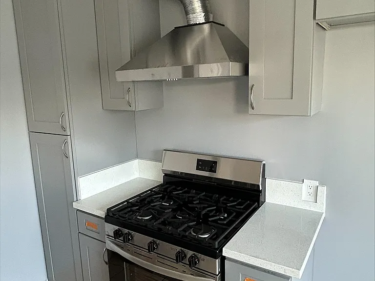 14723 S Berendo Ave #6 — Photo 2