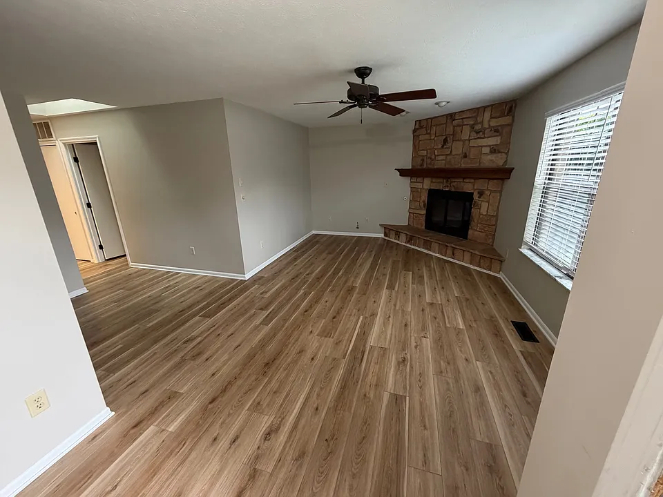 Living Room w/ Dining Room nook