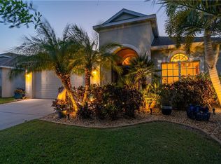 5230 Clover Mist Dr, Apollo Beach, FL 33572