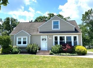 5384 Huron Rd, Lyndhurst, OH 44124