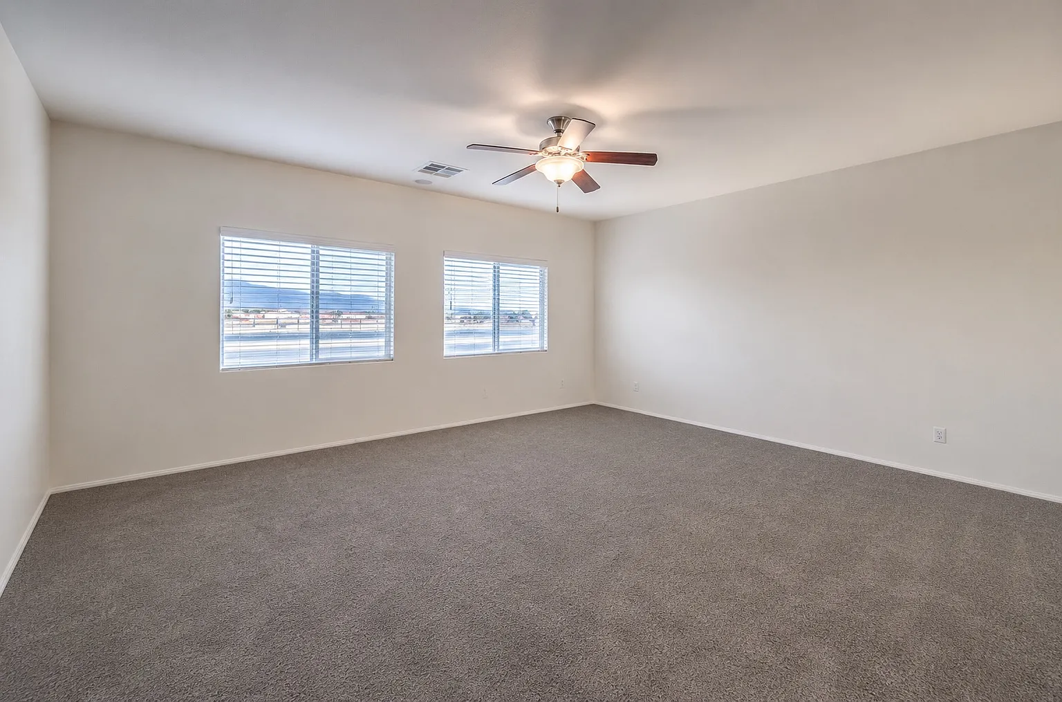 4 bed, 3.5 bath, 3179 sqft, $1,200 — Photo 4