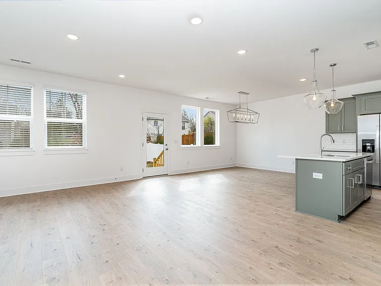 728 Caraway Ln — Photo 4