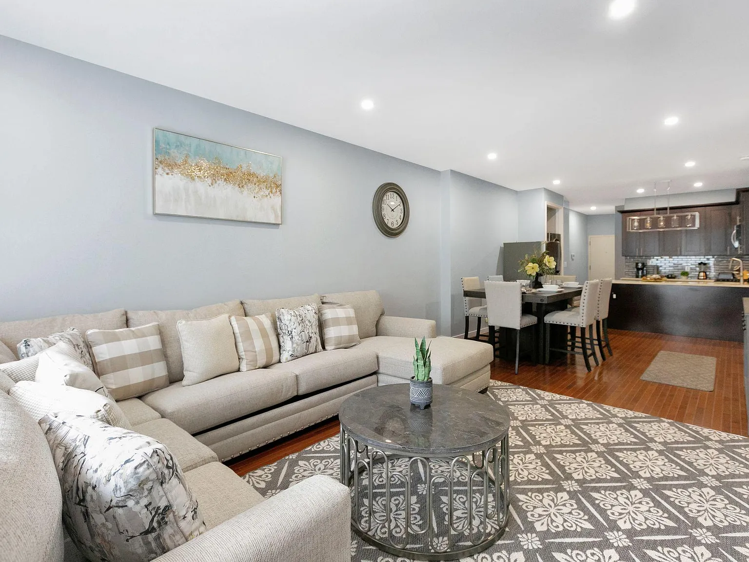 3 bed, 1200 sqft, $3,395 — Photo 3