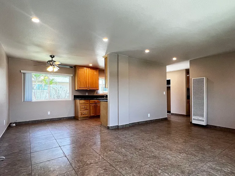 131 S Hamlin St #D — Photo 11