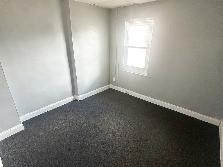1917 N Fulton Ave — Photo 10