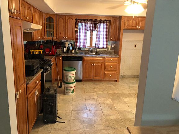 4th image of 351 Jefferson Blvd Fl 2