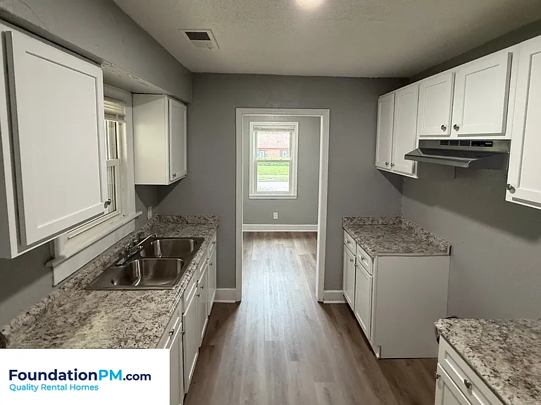 2100 Worthington Cir — Photo 3