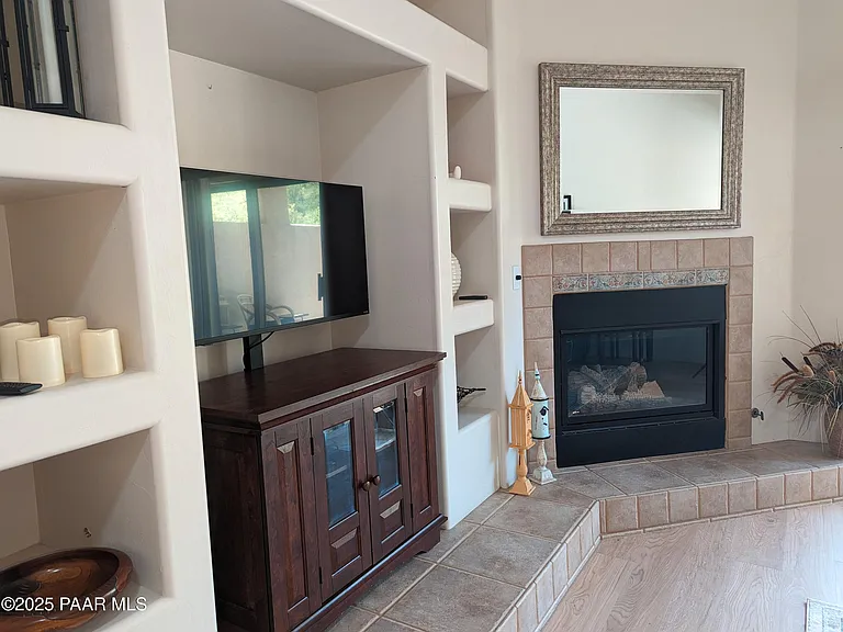 2365 Sequoia Dr — Photo 2