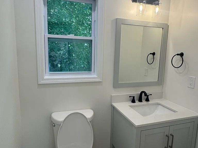 672 Cassanova St SE #B — Photo 14
