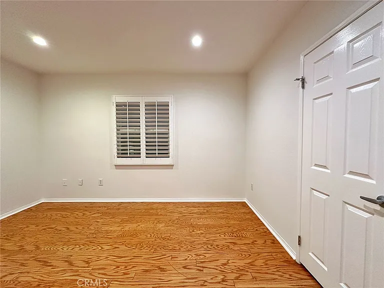 5857 Balcom Ave — Photo 23
