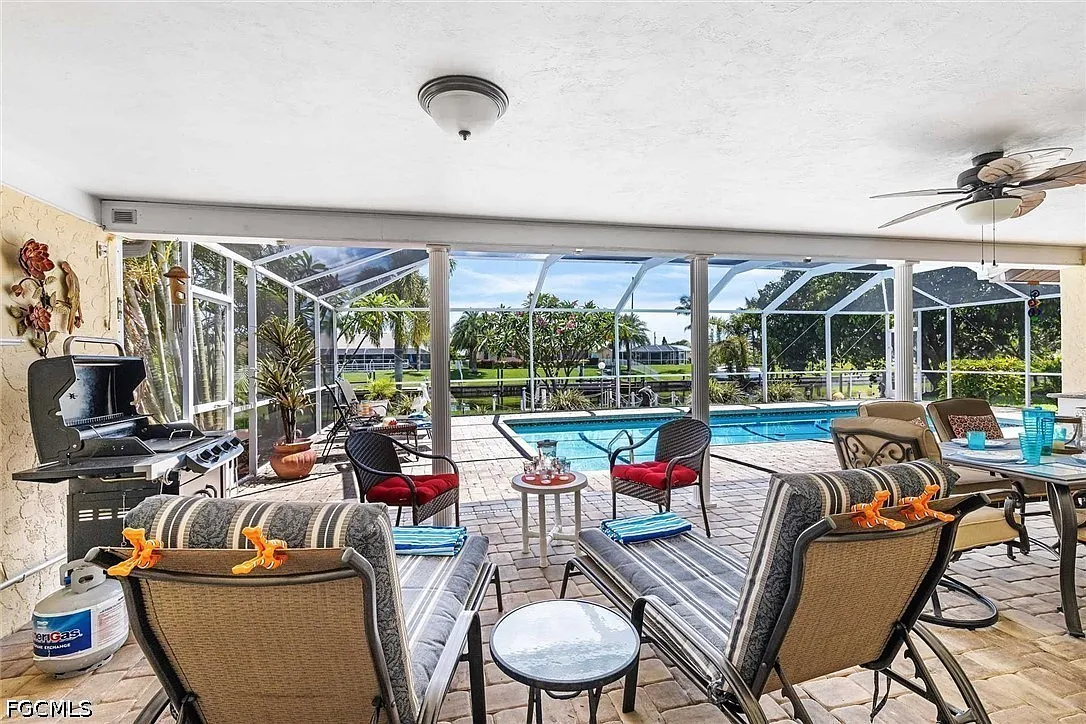 3 bed, 2.0 bath, 1434 sqft, $7,650 — Photo 2