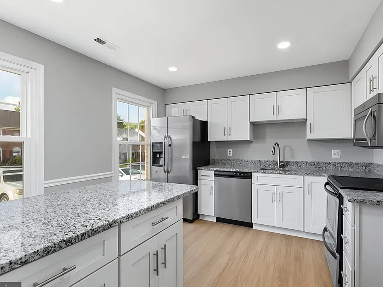 8587 Burlington Ct — Photo 3