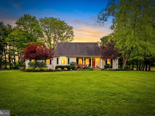 134 Schoolhouse Rd, Wrightstown, NJ 08562