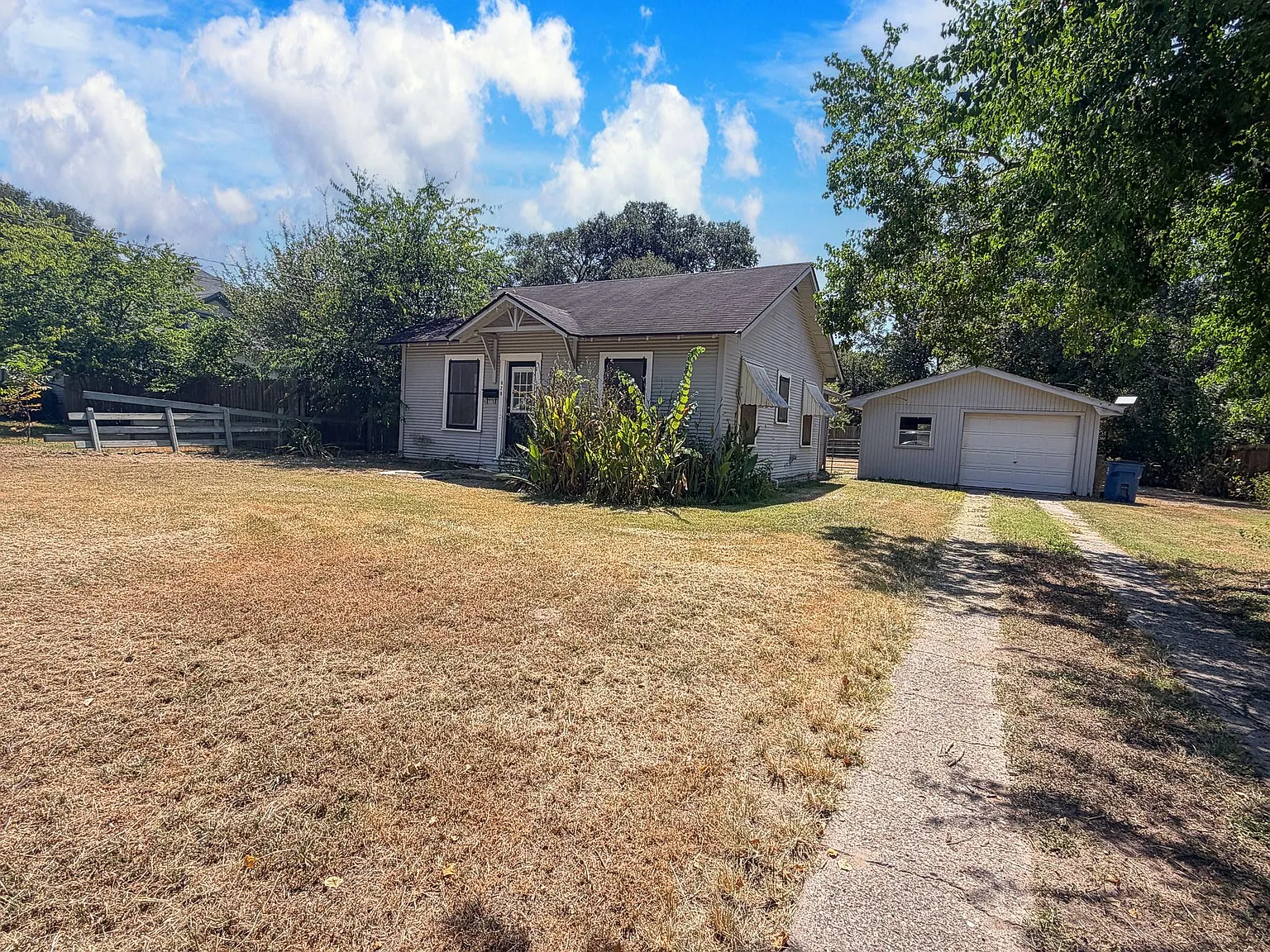 3 bed, 2.0 bath, 1086 sqft, $1,400 — Photo 3