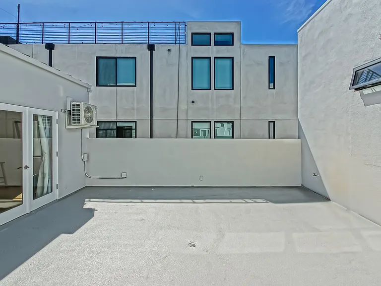 522 Grand Blvd — Photo 7