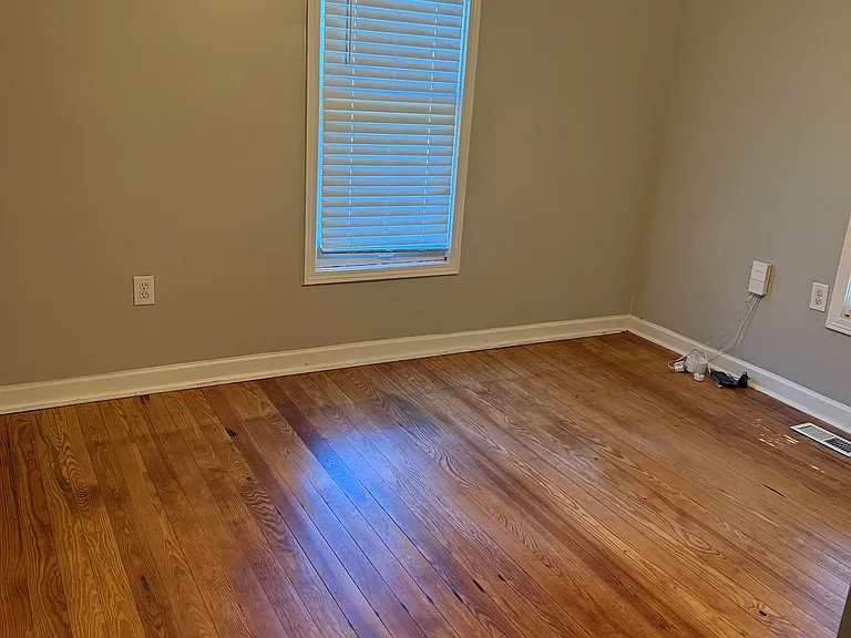 410 McCullough Ave NE — Photo 16