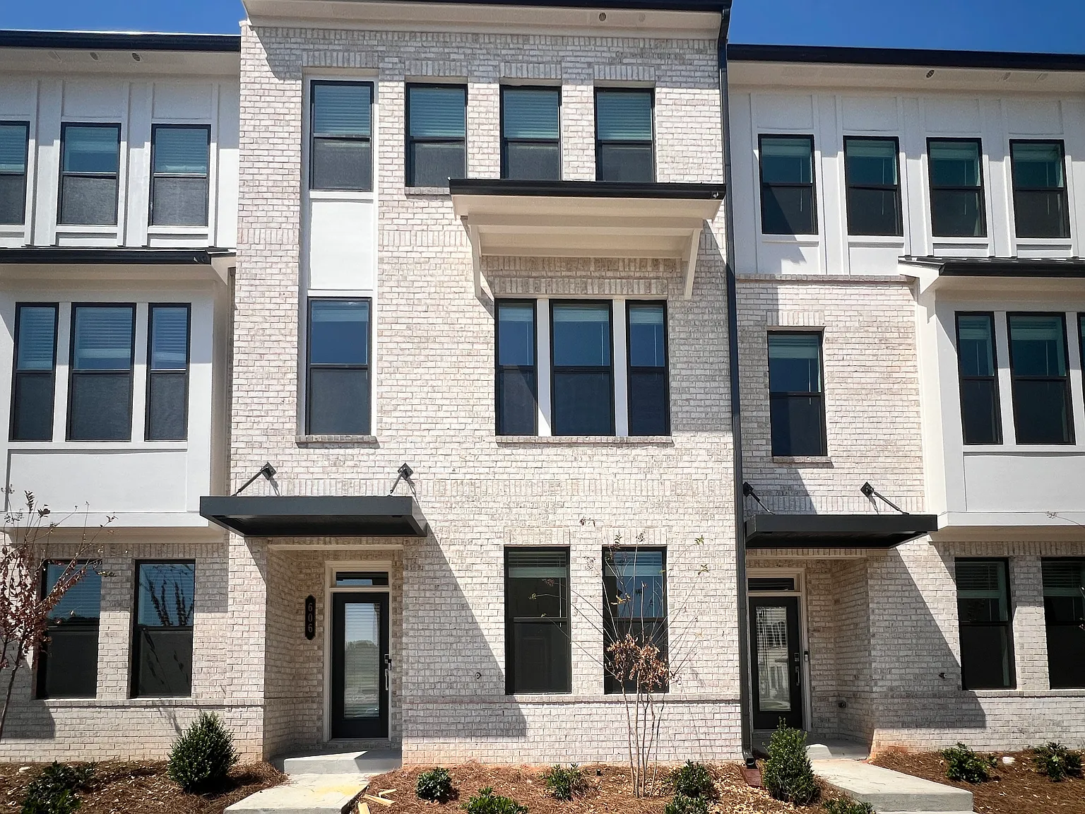 4 bed, 3.5 bath, 2359 sqft, $2,895 — Photo 1