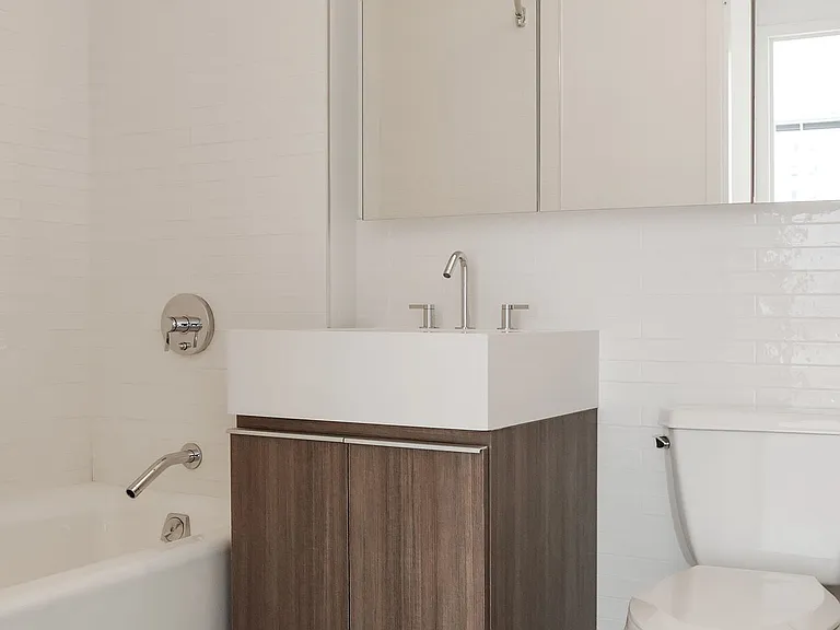 150 E 44th St #24H — Photo 9