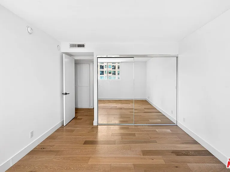 10535 Wilshire Blvd #411 — Photo 12