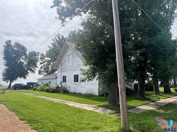 4th image of 300 Ridge St S