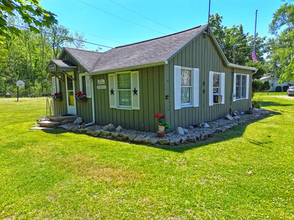 66205 94th Ave, Dowagiac, MI 49047