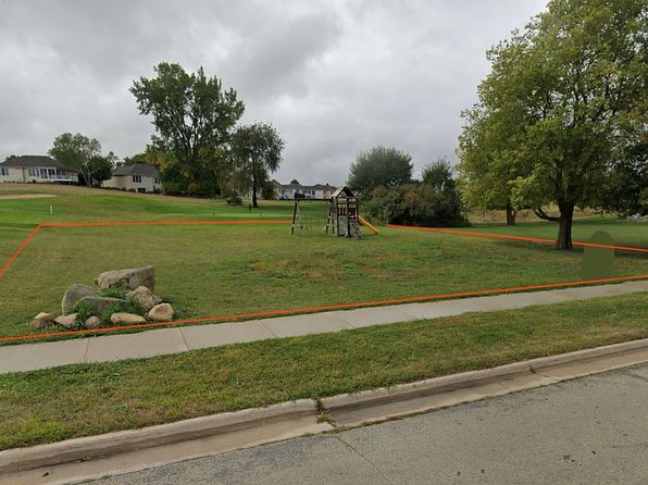 137 Eagle Ridge Dr, Waverly, IA 50677