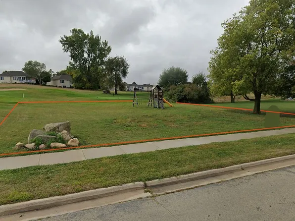 137 Eagle Ridge Dr, Waverly, IA 50677